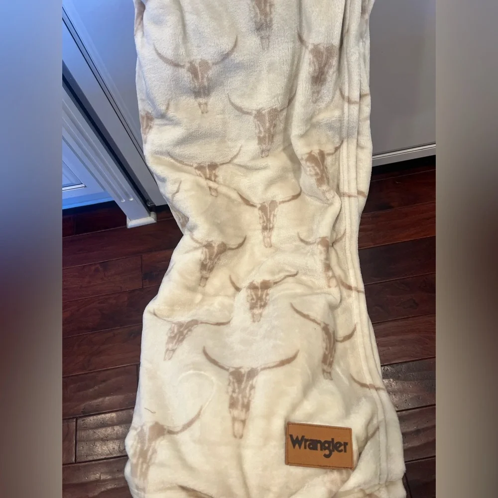Wrangler Cream Ultra Soft Twin Blanket